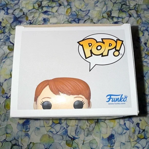 Funko Pop The Office - Erin Hannon Vinyl Figure - Picture 6 of 7